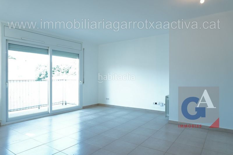 Foto de6c2338-758c-4073-81b2-bd839f049838. Dúplex amb calefacció aparcament a Olot