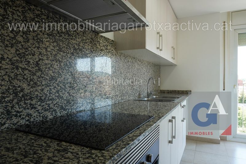 Foto f4ad1b16-51b7-4437-8e66-26933f1278e4. Dúplex amb calefacció aparcament a Olot