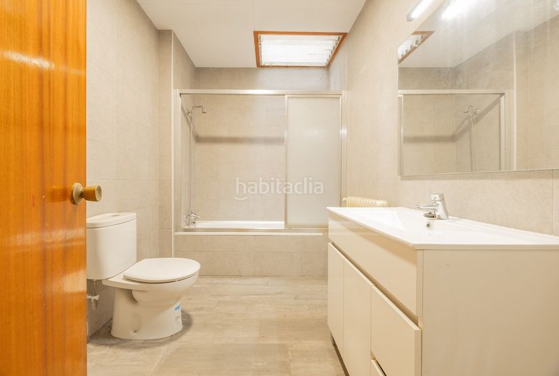 Foto 260e8005-d0f3-4c40-a2ba-e8eff3d43cb3. Casa pareada en Olot