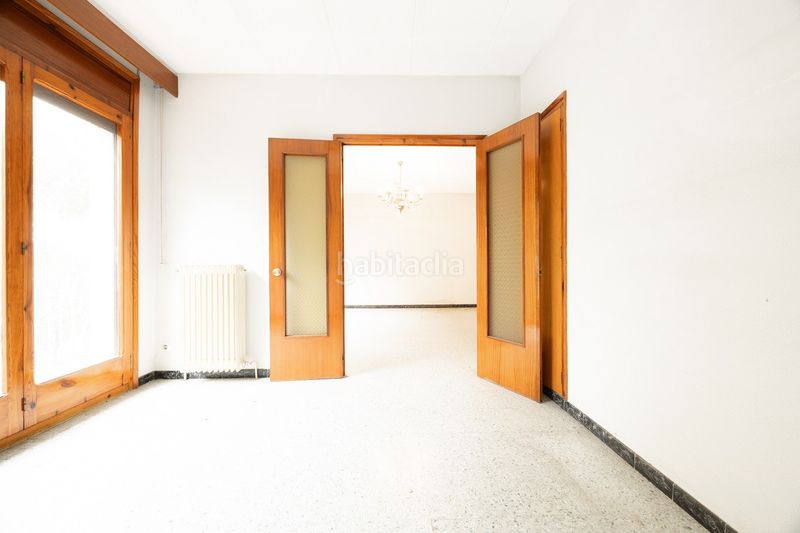 Foto 94f3b3b9-9420-4ccc-b06f-f8c23a3803d3. Casa pareada en Olot