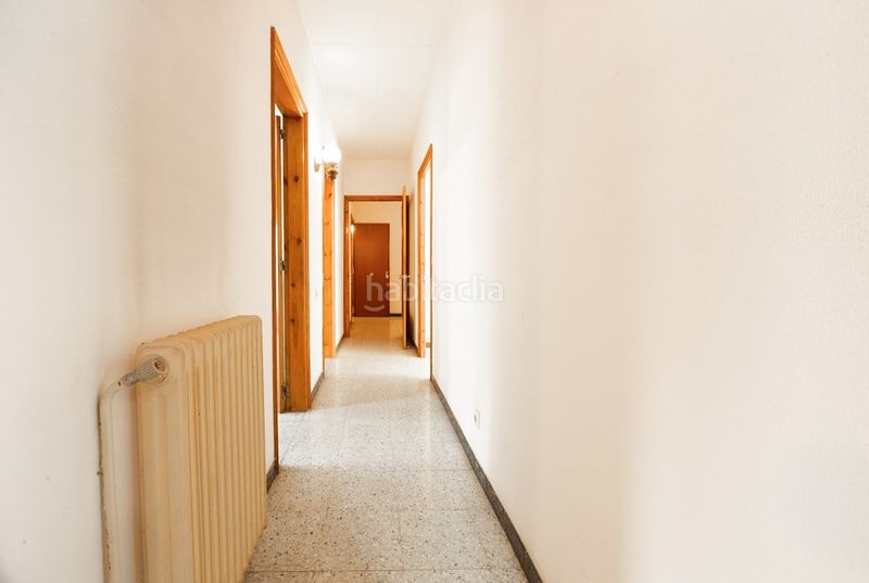 Foto ae2d2572-bbde-46d4-9455-c37ef4d45aeb. Casa pareada en Olot