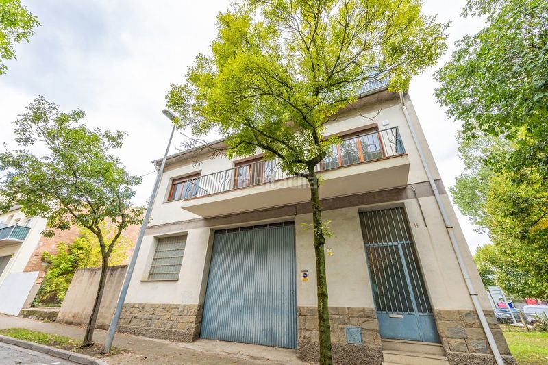 Foto b1c4c6aa-1060-4079-ad25-759aa417d2cd. Casa pareada en Olot