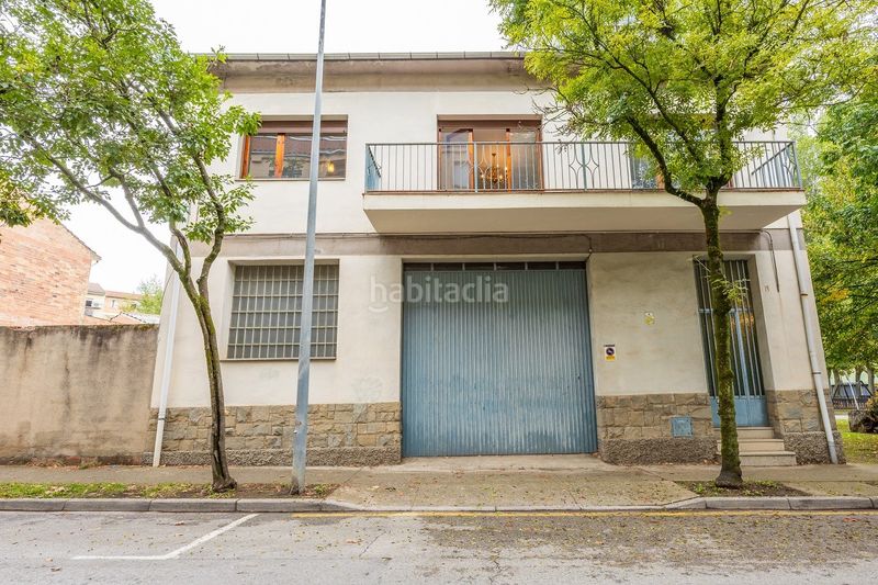 Foto f1af5807-ebc0-4573-99d1-bce4f81f7972. Casa pareada en Olot