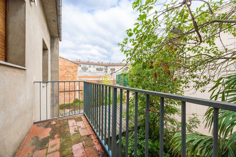 Foto f4e6205e-64ce-4b33-8aba-d6135147489d. Casa pareada en Olot