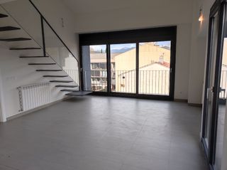 Etagenwohnung in Olot. Piso con 2 habitaciones con ascensor, parking, calefacción y vis