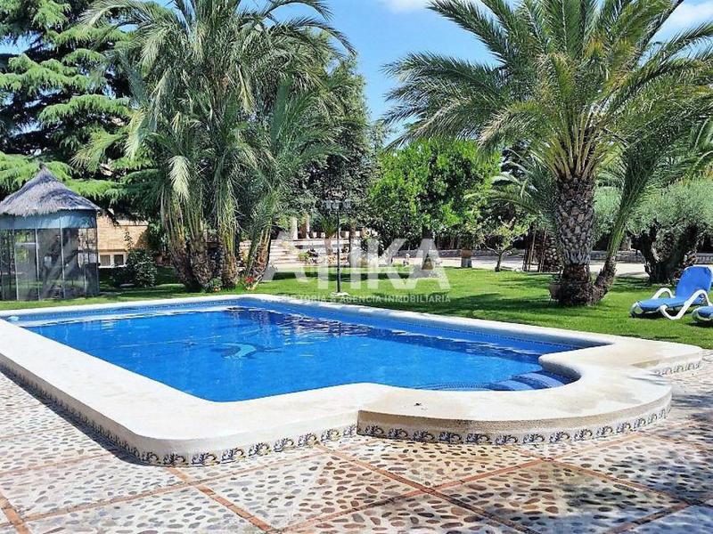 Foto f538a1e5-55c1-40bc-83eb-6318e17f8807. Chalet con riscaldamento parcheggio piscina in Centro Ontinyent