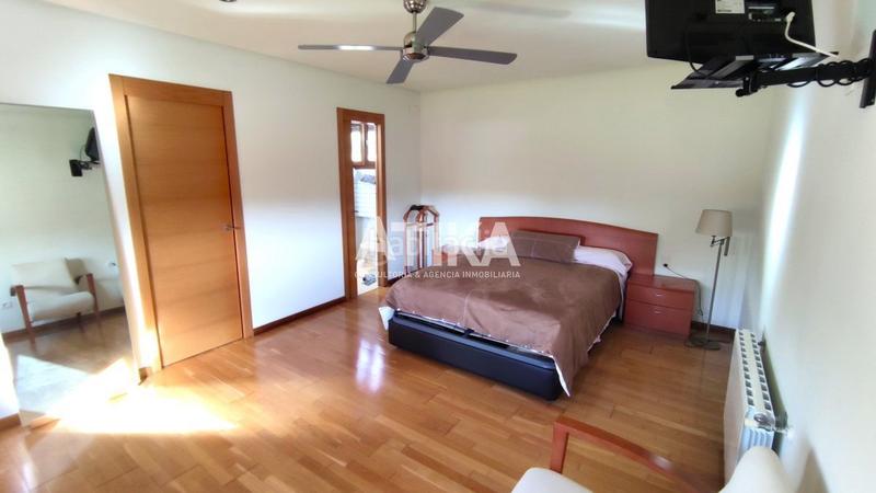 Foto e9456bc9-b124-4d6b-9bbb-dff9602666c0. Chalet con riscaldamento piscina in Centro Ontinyent