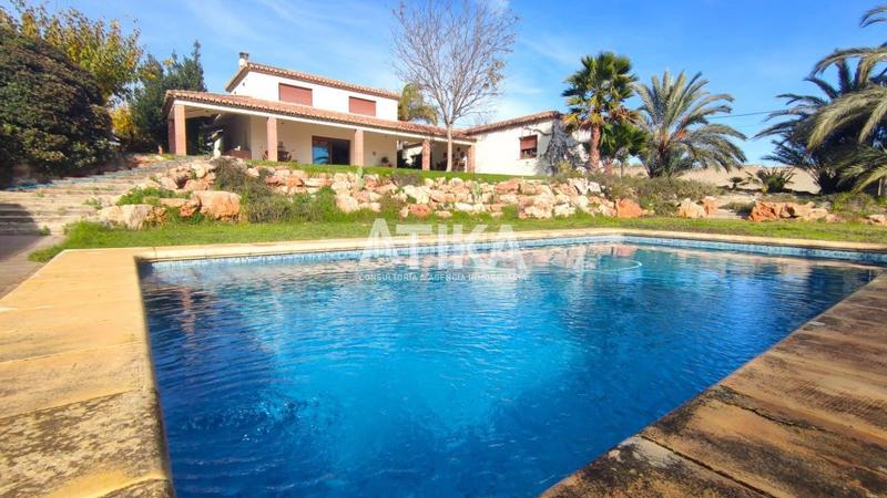 Foto eb056c08-ee07-4166-b520-5dcdcedca099. Chalet con riscaldamento piscina in Centro Ontinyent