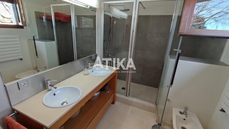 Foto fa2c6ef6-9bb9-44ca-98bc-6e5b1a37392a. Chalet con riscaldamento piscina in Centro Ontinyent