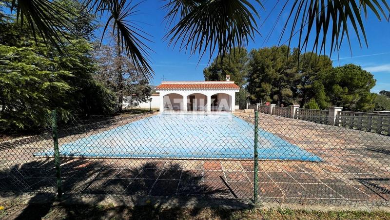 Foto 0529e47e-aafa-4fec-ac8a-8abef4b4b2dc. Chalet con riscaldamento parcheggio piscina in Centro Ontinyent