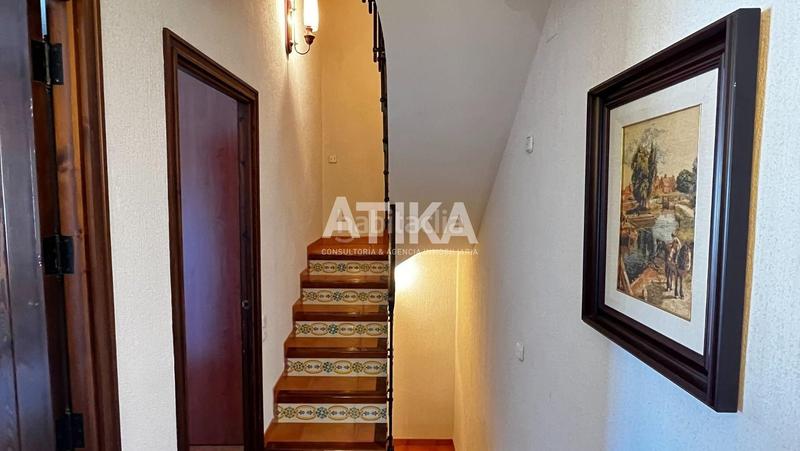 Foto 119ac733-8846-4504-9fbb-2731af9a4e09. Chalet con riscaldamento parcheggio piscina in Centro Ontinyent