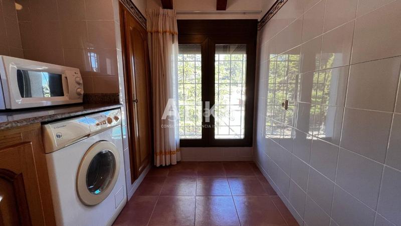 Foto 7818c344-d57b-4648-81f1-4d4b40b05386. Chalet con riscaldamento parcheggio piscina in Centro Ontinyent