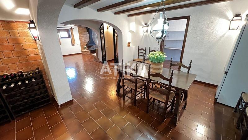 Foto a0a8089a-e371-4d9e-a0c2-91998e1b6fea. Chalet con riscaldamento parcheggio piscina in Centro Ontinyent