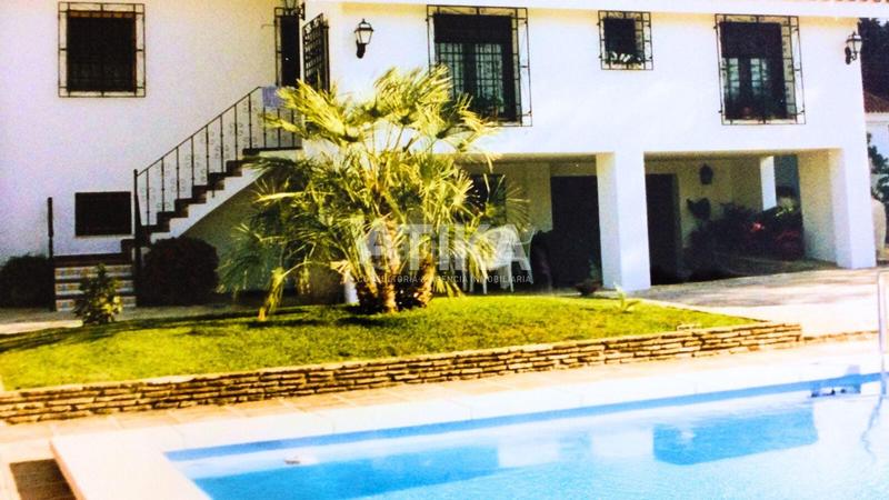 Foto ad3e88d7-1bde-4fed-b0a3-8ba70bd38806. Chalet con riscaldamento parcheggio piscina in Centro Ontinyent