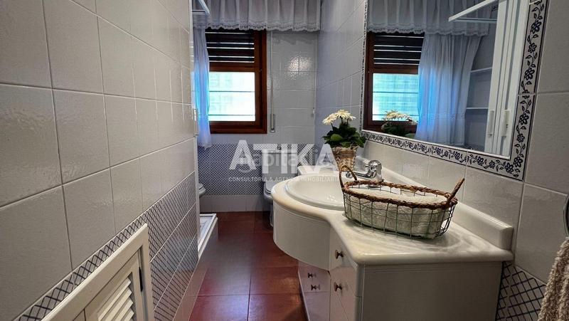 Foto b3cd0d72-5c1b-46ba-af0a-58a1aa066725. Chalet con riscaldamento parcheggio piscina in Centro Ontinyent