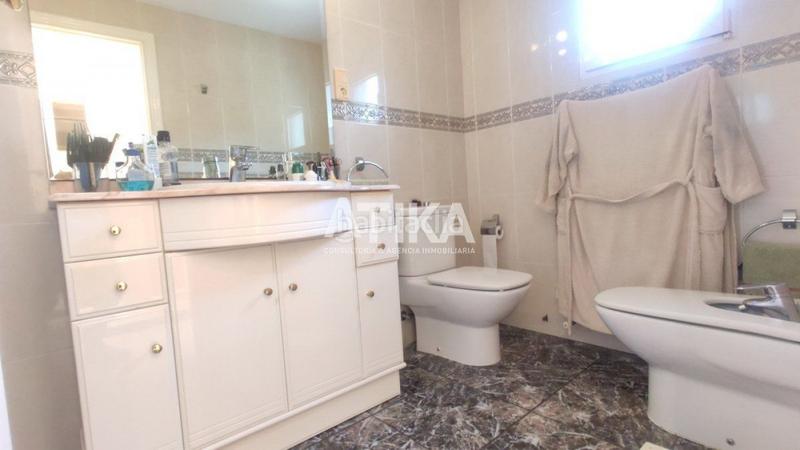 Foto dce3e1c1-e53d-4dc8-b133-1e82ab9f5efc. Xalet amb calefacció aparcament piscina a Centro Ontinyent