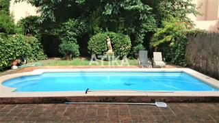 Casa a Sant Josep-Zona Hospital. Magnífica casa en venta con jardín y piscina, en el casco urbano