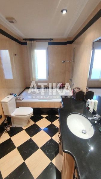 Foto 8bd5795a-9262-49a3-aff7-8fa8b98385fd. Casa adossada a Albaida