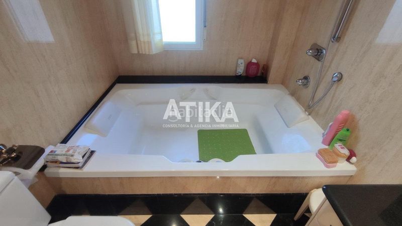 Foto cdb31837-7f2a-4b9c-a8d3-56dd1fff1e40. Casa adossada a Albaida