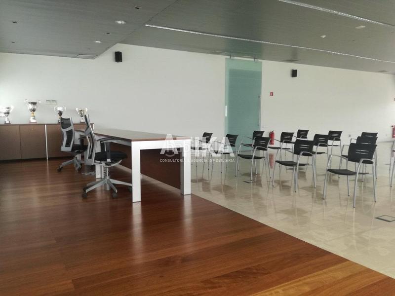 Foto c8bc23a2-a819-43e8-b25e-7359dd4d32dc. Oficina espectaculares oficinas a la venta en Centro Ontinyent