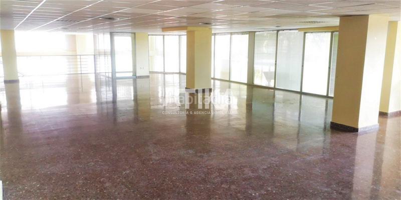 Foto 057009d3-5424-431b-9101-8c4700d179cf. Alquiler local comercial local chaflan espectacular en Ontinyent