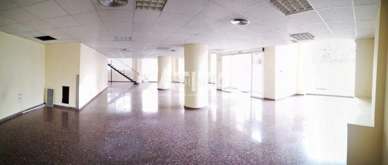 Foto 2e0e57e8-cfc4-4cbc-9356-38b70116acde. Alquiler local comercial local chaflan espectacular en Ontinyent