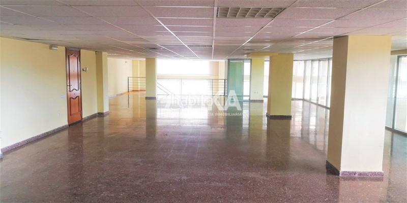 Foto 7052c381-234e-4355-8c34-53e9dd107c1c. Alquiler local comercial local chaflan espectacular en Ontinyent