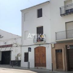 Location Local commercial à Sant Josep-Zona Hospital. Casa en alquiler con posibilidad a ser destinada para local come
