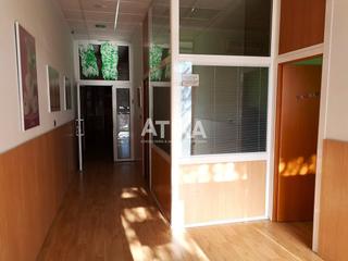 Local Comercial a Sant Josep-Zona Hospital. Local venta totalmente acondicionado como guarderia