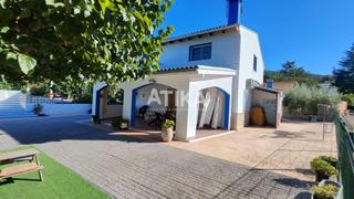 Xalet a Centro. Estupendo chalet en venta a cinco minutos del casco urbano