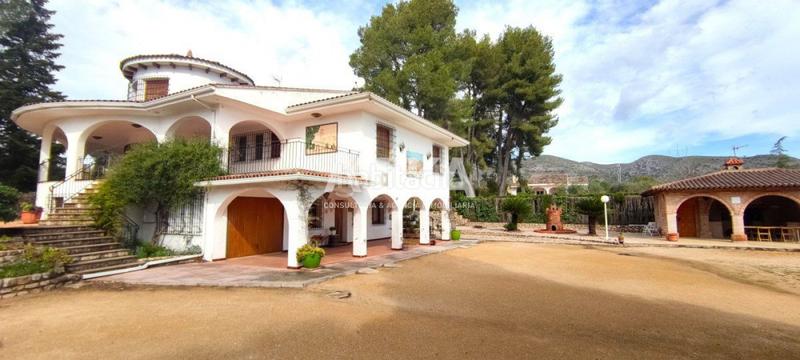 Foto 0bb34c27-535f-491c-90b4-5a10024ca865. Chalet fantástico chalet a la venta en Centro Ontinyent