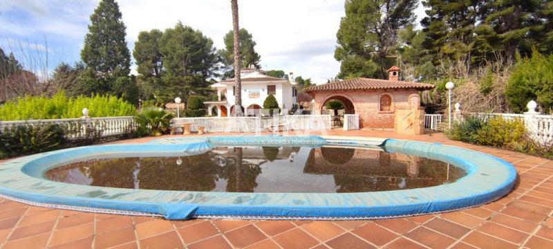 Foto d77f431a-0fe9-466d-b831-55e72782802c. Chalet fantástico chalet a la venta en Centro Ontinyent