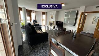 Pis a Centro. Piso en venta con patio y chimenea en buena ubicación en ontinye