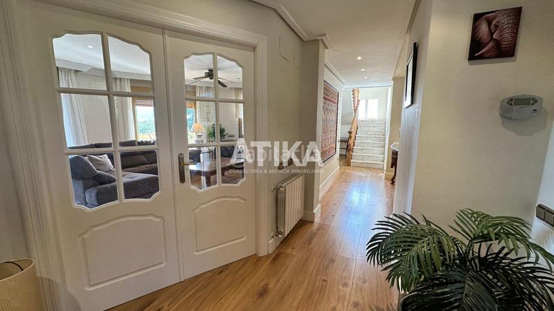 Foto 55a6b2e2-40a6-4628-bcde-2a797e1128be. Chalet con riscaldamento parcheggio piscina in Centro Ontinyent