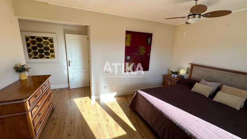 Foto 6bb0d0b1-236f-44ee-84c5-7b4dffcbe534. Chalet con riscaldamento parcheggio piscina in Centro Ontinyent