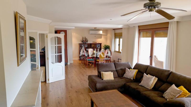 Foto 6e370db0-3d70-45b1-a7db-3ac2788080a3. Chalet con riscaldamento parcheggio piscina in Centro Ontinyent