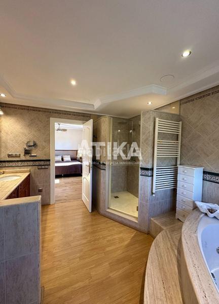 Foto a17067bc-c3e4-48e4-b183-c9654a462371. Chalet con riscaldamento parcheggio piscina in Centro Ontinyent