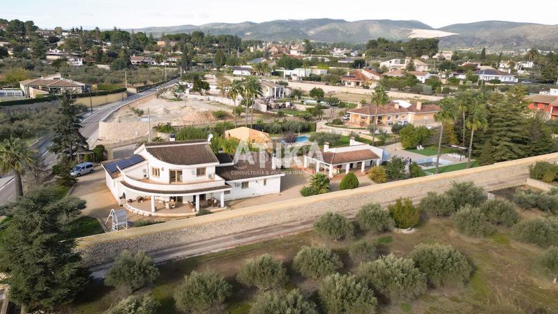 Foto db245581-fc42-49d0-8396-ac0a8e72f593. Chalet con riscaldamento parcheggio piscina in Centro Ontinyent