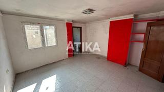 Casa adossada a Centro. Adosado en venta en zona céntrica, ideal para inversores