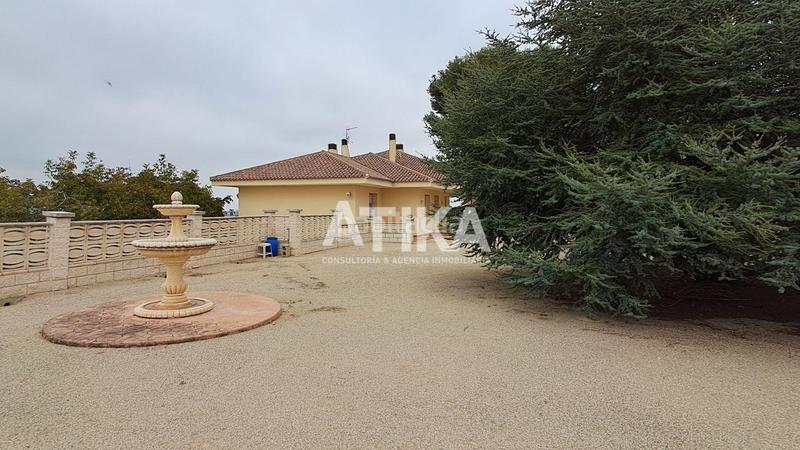 Foto 82dc456f-f7a2-40f5-a8cf-fdac27f8c66c. Chalet precioso chalet en venta con impresionantes vistas a la montaña en Ontinyent