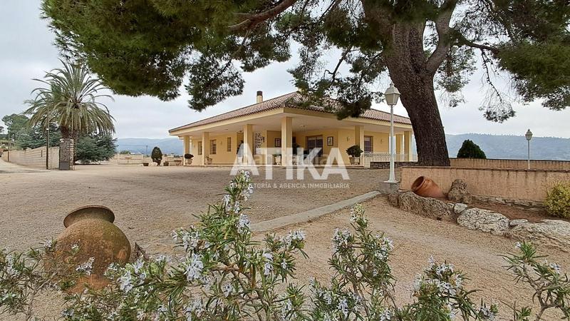 Foto c652e491-f164-411c-a49a-1fc6e7cdcd83. Chalet precioso chalet en venta con impresionantes vistas a la montaña en Ontinyent