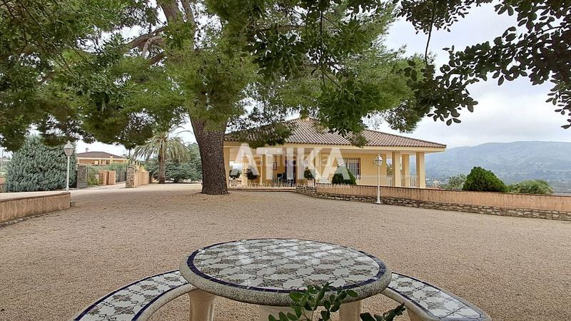 Foto ec34c2eb-0265-46c8-b49c-1a294b014c98. Chalet precioso chalet en venta con impresionantes vistas a la montaña en Ontinyent