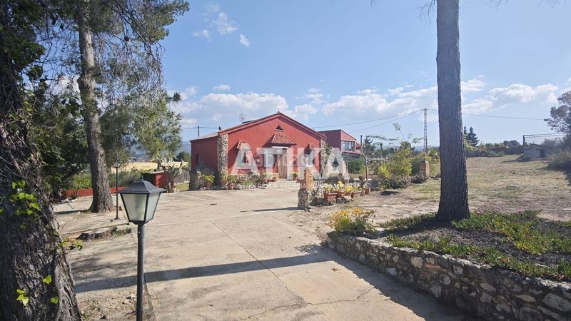 Foto 14f79b78-1f90-4986-9541-7f72e243a88e. Xalet amb piscina a Santa Ana Ontinyent