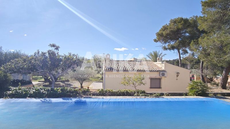 Foto f2f53e38-928c-494a-844f-72af2d7992a2. Xalet amb calefacció piscina a Santa Ana Ontinyent