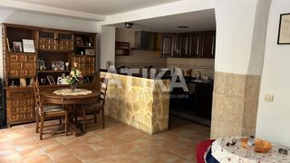 House in Centro. Casa en venta zona ayuntamiento  ontinyent
