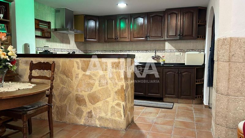 Foto b1c376c4-444a-41c7-a23d-85347d3960e8. Casa amb aparcament a Centro Ontinyent
