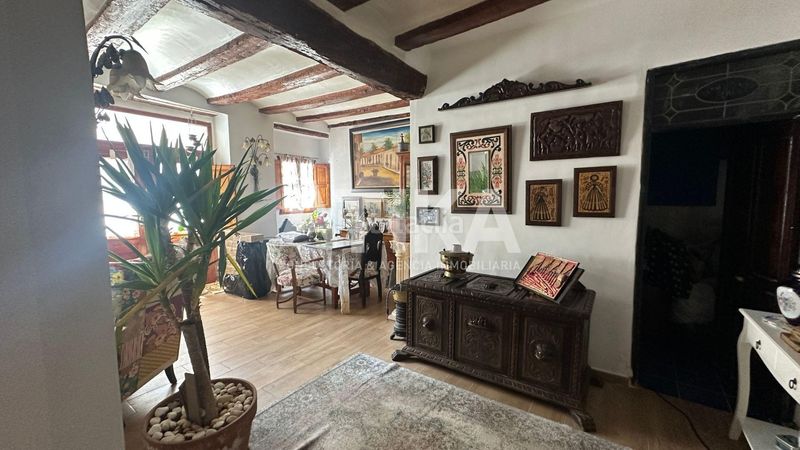 Foto f1bd889b-68b5-4b2a-8781-3d68f607f22d. Casa amb calefacció a Centro Ontinyent