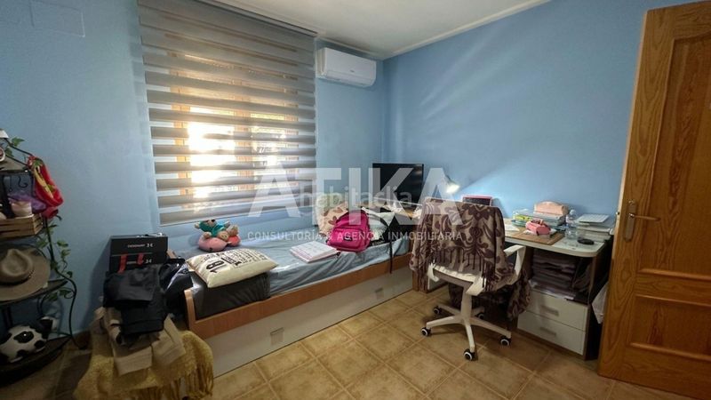 Foto cbef67b8-f1e5-4106-a330-f6f6afde1367. Casa amb calefacció a Centro Ontinyent