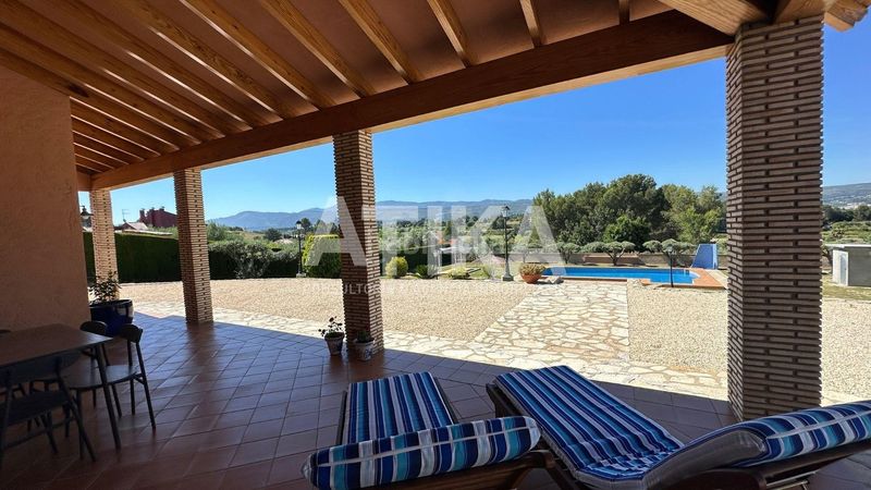 Foto ce4ea45d-ae2f-4951-bfe1-5e7e384eee13. Xalet amb calefacció aparcament piscina a Agullent