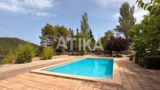 Chalet in Bocairent. Chalet con vistas a la montaña en venta  urbanización el pinatel